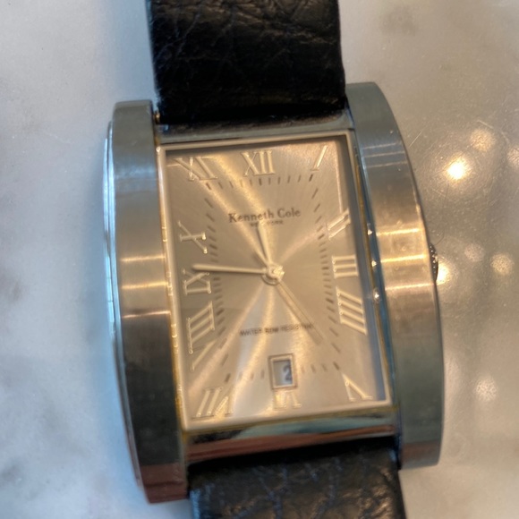 Kenneth Cole Tank watch - Picture 1 of 4